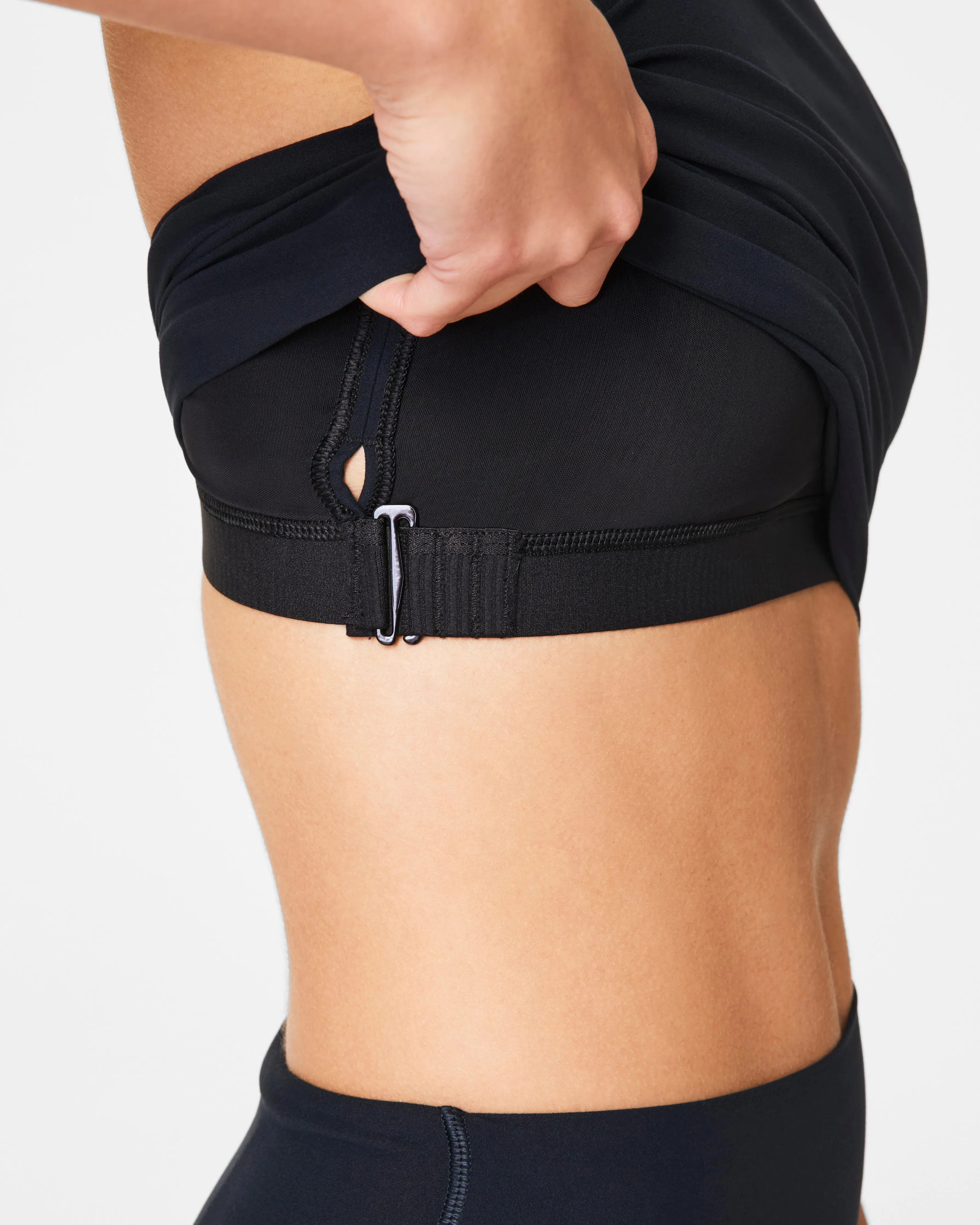 SPANXsmooth™ OnForm High Neck Shelf Tank